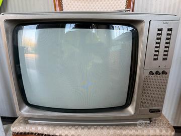 Televisore vintage Gruding Super color c2204