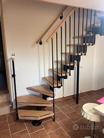 Scala da interno in legno e ferro