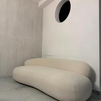 Divano design moderno beige – effetto bouclé