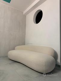 Divano design moderno beige – effetto bouclé