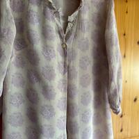 Camicia vintage con piccoli volant sullo scollo