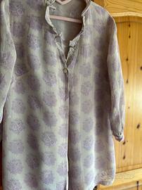 Camicia vintage con piccoli volant sullo scollo