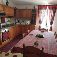 Terratetto su tre piani e pertinenze a piano terra