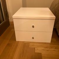 Comodini bianchi opachi