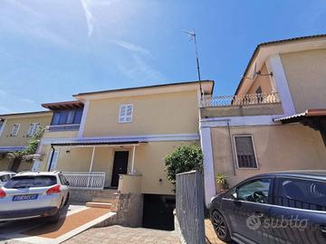 Villa di 180 m² con 5 locali a Giugliano in Campan