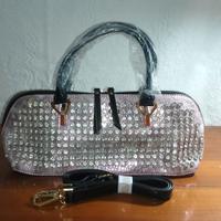 Borsa a mano e tracolla rosa con strass