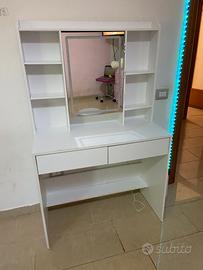 postazione da trucco con specchio/casetti