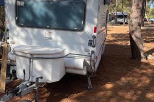 Roulotte Adria 360 con documenti