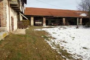 Cascinale ampio da ristrutturare