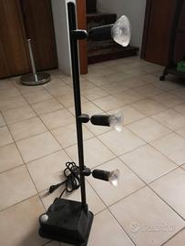lampada con tre faretti 