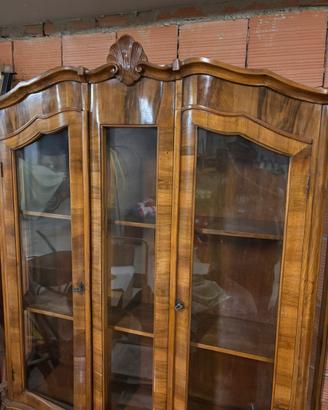 Mobili robusti in legno massello stile Old America