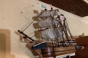 Barca a vela in legno