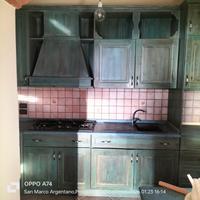 Cucina in legno massello di castagno