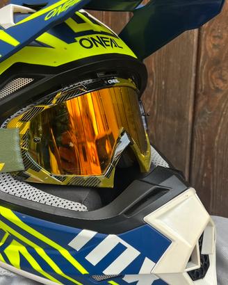Moto cross abbigliamento e casco