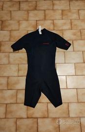 muta da surf Olaian della Decathlon spessore 1,5mm