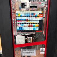 Distributore automatico per sigarette