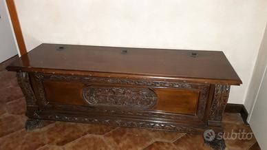 Antica Cassapanca in noce