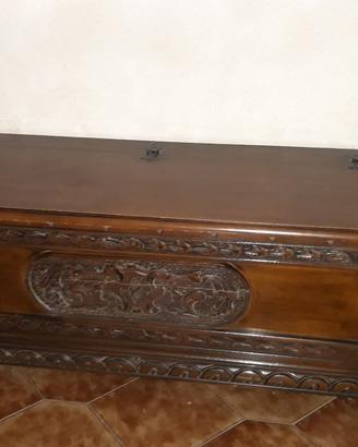 Antica Cassapanca in noce