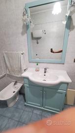 Mobile bagno lavabo e specchio
