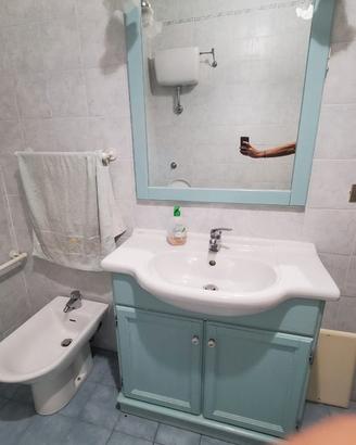 Mobile bagno lavabo e specchio