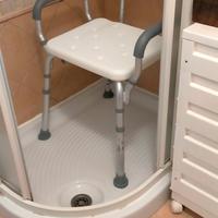 Sedia doccia per anziani o disabili