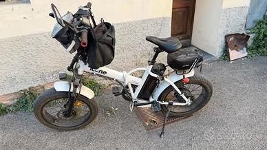 bicicletta elettrica marca icone 