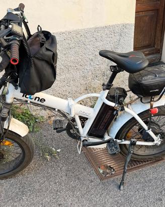bicicletta elettrica marca icone 