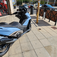 Kymco AK 550