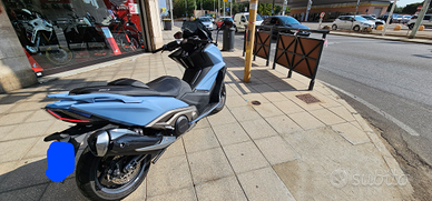 Kymco AK 550