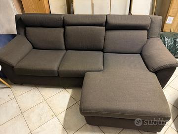 Divano Poltronesofà con penisola 240 cm – 3 posti