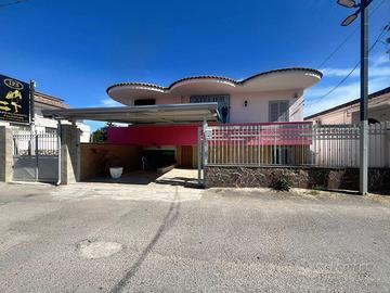 Rif. 431 locali commerciali fronte villaggio coppo