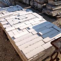 Battiscopa in vera pietra di Trani