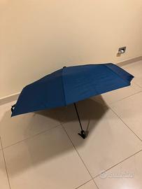 Ombrello blu