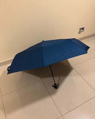 Ombrello blu