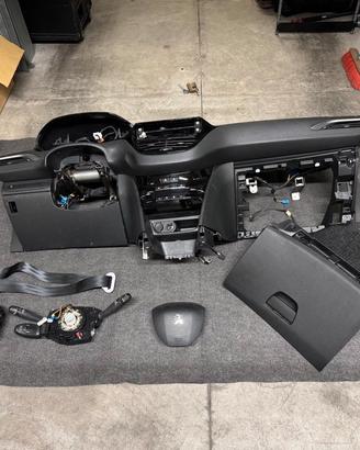 Peugeot 208 accessori e ricambi come nuovi