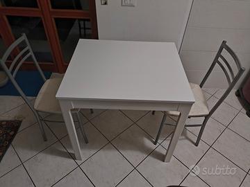 Tavolo allungabile e due sedie