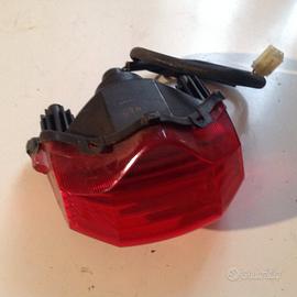 faro posteriore yamaha fz6