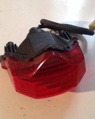 faro posteriore yamaha fz6