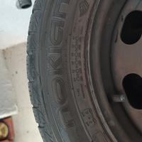 gomme invernali Nokian 185 60 R15 con cerchi