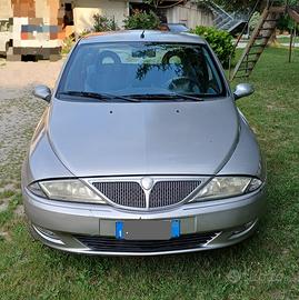 lancia y