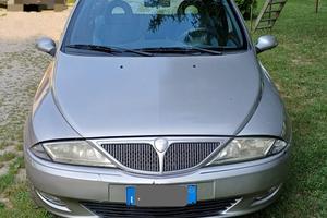 lancia y