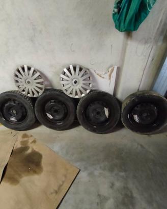 Gomme invernali montate su cerchi da 15