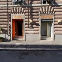 NEGOZIO A GENOVA