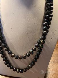 Collana di perle nere
