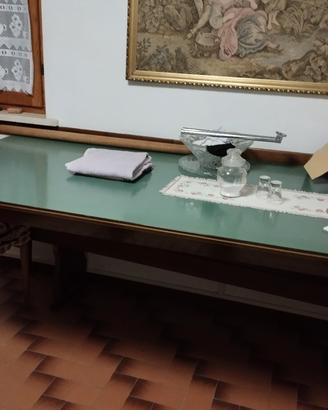 tavola vecchia in buono stato