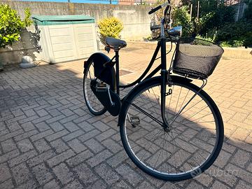 BICICLETTA  DA DONNA CON CESTINO