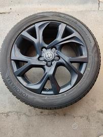 cerchioni e gomme da neve per Toyota CHR .  