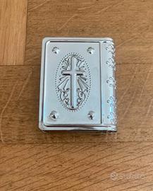 Scatolina contenitore porta rosario color argento.