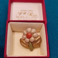 Spilla a forma di fiore