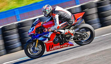 Honda CBR1000RR-R SP pronto pista